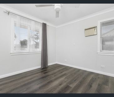 Charming Home in Lethbridge Park - Photo 2