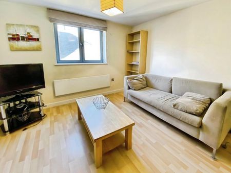 2 bedroom flat to rent - Photo 2