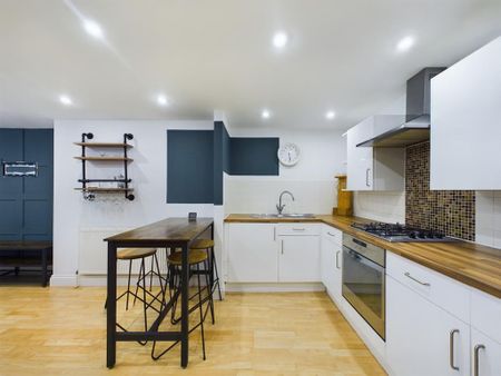 2 bedroom flat to rent - Photo 4