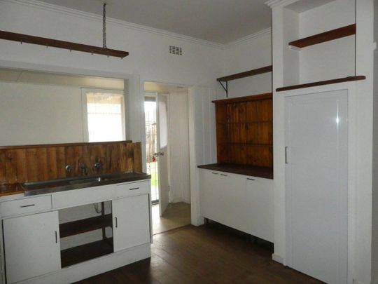 3 BEDROOM FAMILY HOME - Photo 1