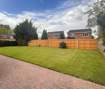 9 Julian Close, Woking - 4 bedrooms Property for lettings - Seymours - Photo 1
