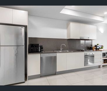 One Bedroom Apartment with District Views! - Photo 2