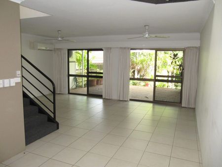 PRIME LOCATION! WALK TO CAFES, MARKETS & THE SAILING CLUB - Photo 4