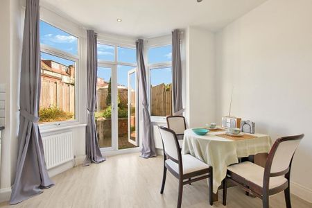 2 bedroom flat to rent - Photo 4