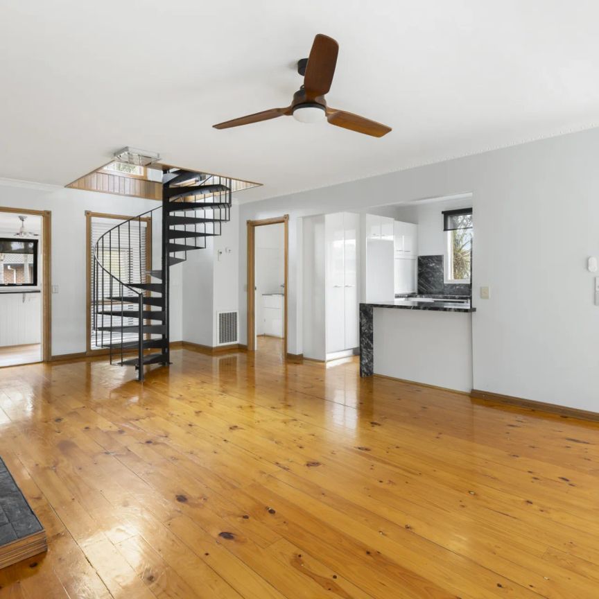 Stylish Family Home with Pool, Bar & Balcony in Prime Werribee Location! - Photo 1