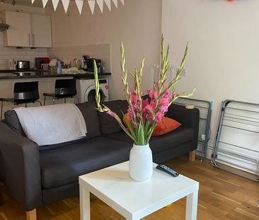 Room in a Shared House, Exhibition Close, W12 - Photo 4