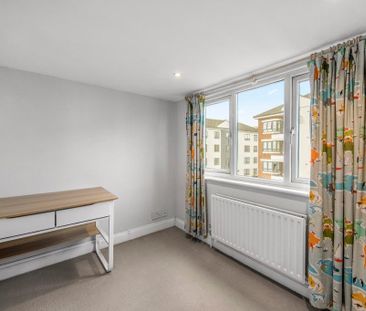 4 bedroom terraced house to rent - Photo 3