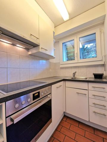 "Schöne Wohnung mit Gartensitzplatz + eigenem Eingang" - Photo 2