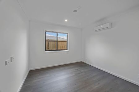 Modern Family Home - Photo 4