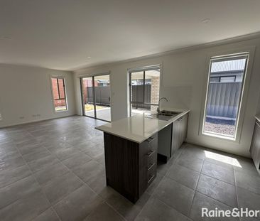 Brand New 4-Bedroom Family Home in Munno Para Downs! - Photo 2