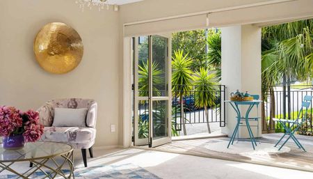 Stylish Coastal 3-Bedroom Living in Kohimarama - Photo 5