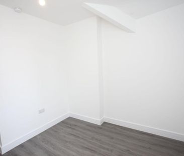3 bedroom flat to rent - Photo 4