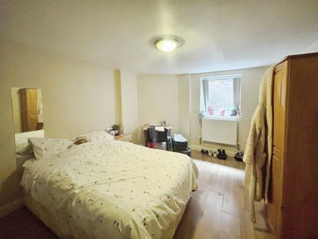 4 bedroom terraced house to rent - Photo 3