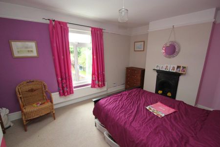 4 bedroom semi-detached house to rent - Photo 4