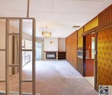 Spacious character home in excellent location - Photo 4