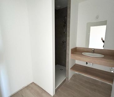 Location Appartement 3 pièces 61m² ROANNE 42300 - Photo 2