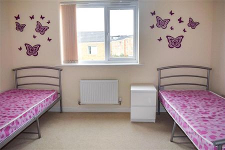 4 bedroom terraced house to rent - Photo 5