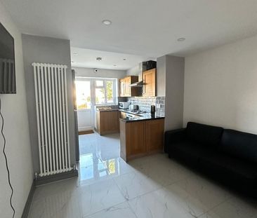 Room in a Shared House, Bassett Road, CV6 - Photo 6