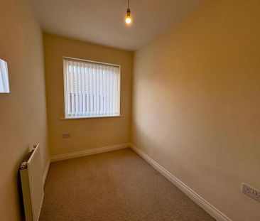 2 bedroom semi-detached house to rent - Photo 2