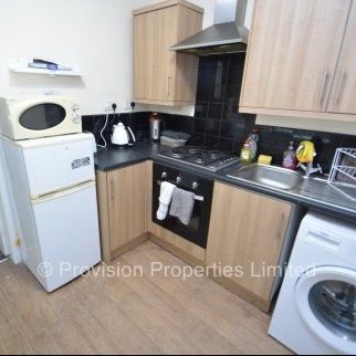 2 Bedroom House Near Leeds Uni - Photo 1