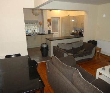 5 bedroom terraced house to rent - Photo 4