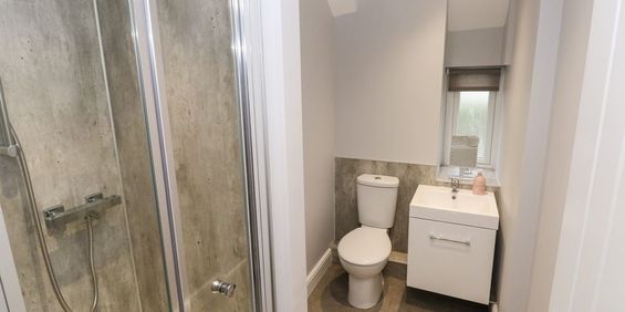Room in a Shared House, Sandhurst Grove, LS8 - Photo 3