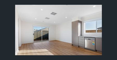 Stunning, low-maintenance family home! - Photo 3