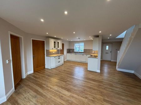 3 bedroom detached house to rent - Photo 5