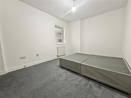 2 Bedroom Flat / Apartment to let - Photo 2