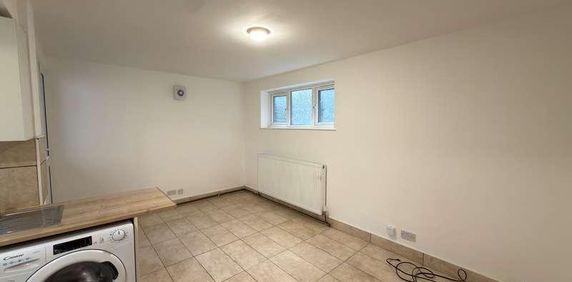 Farley Lodge - Studio Apartment - Lu - Close To Town, LU1 - Photo 2