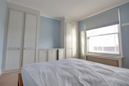 3 bedroom flat to rent - Photo 4