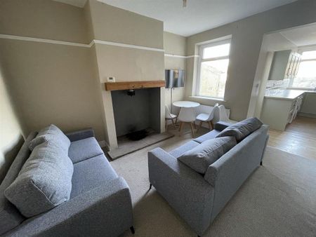 3 bedroom private hall to rent - Photo 4