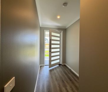 Coastal 4 Bedroom - 3.5 Bathroom - Stunning New Build - Ducted Air Con - Photo 4