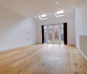 3 bedroom mid terraced house to rent - Photo 2