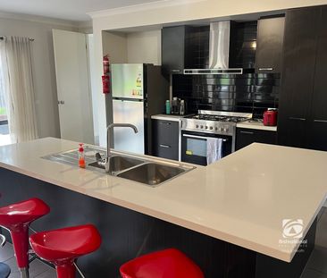 FULLY FURNISHED MODERN HOME - Photo 4