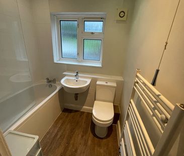 2 Bed Flat, Clifton Vale Close, BS8 - Photo 1