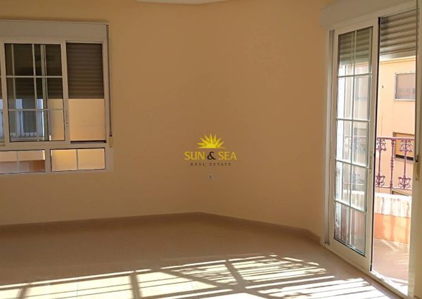 THREE-BEDROOM APARTMENT – ALMORADÍ