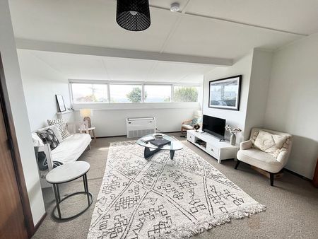 4 Bed Upstairs Villa Conversion - Close to Uni! - Photo 3