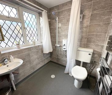 1 bedroom in a house share to rent - Photo 3