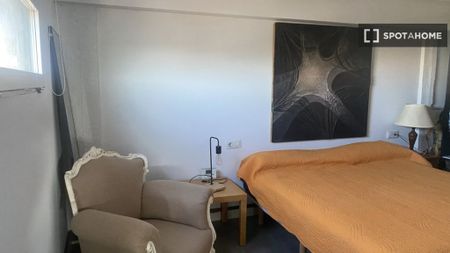 2 room luxury Apartment for rent in Valencia, Spain - Photo 3