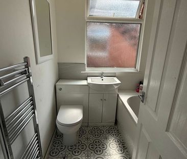 East Park Road Room 5 - Photo 1