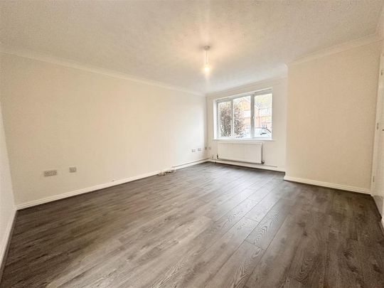 3 bedroom end of terrace house to rent - Photo 1