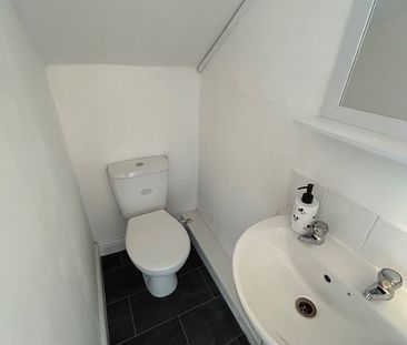 Studio Flat, Claremont Place, LS12 - Photo 1