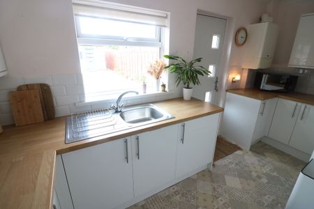 27 Worcester Road - Photo 2