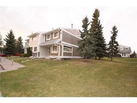 218 Georgian Villas Northeast, Calgary - Photo 2