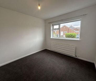 3 bedroom semi-detached bungalow to rent - Photo 4