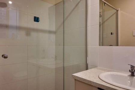 Modern 3-Bedroom Home in a Quiet, Convenient Location - Photo 4