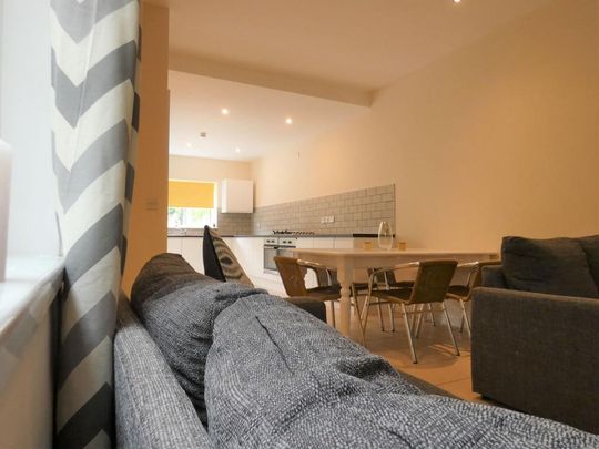 7 bedroom terraced house to rent - Photo 1