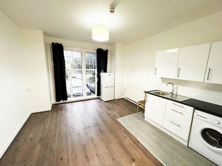 Studio to rent - Photo 2