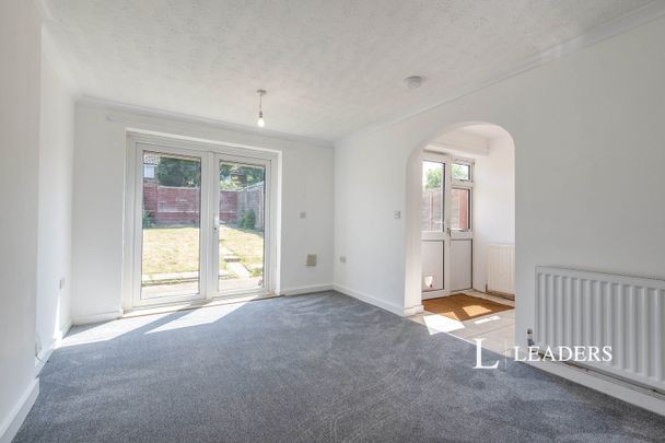 2 bedroom house to rent Hydean Way, SG2 - Photo 1